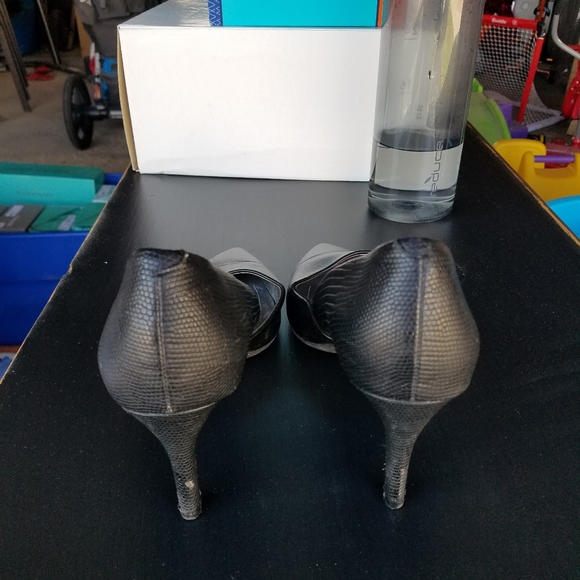 Women's Black Heels - Picture 2 of 3